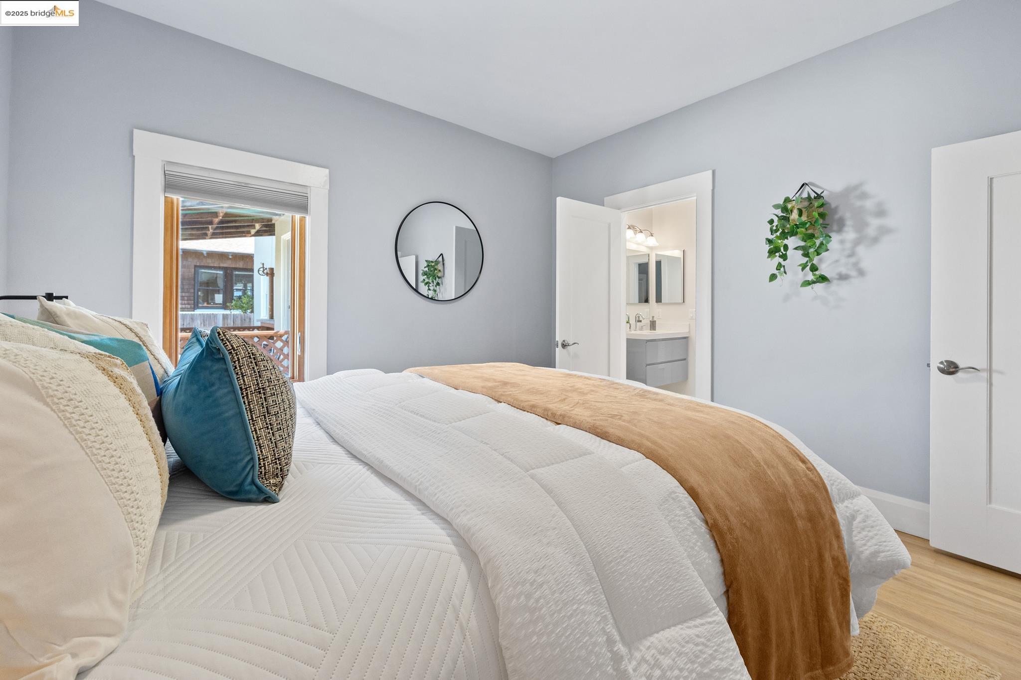 Detail Gallery Image 22 of 59 For 1026 Ventura Ave, Albany,  CA 94706 - 5 Beds | 4 Baths