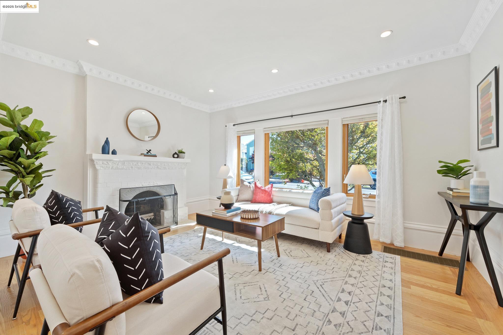 Detail Gallery Image 4 of 59 For 1026 Ventura Ave, Albany,  CA 94706 - 5 Beds | 4 Baths