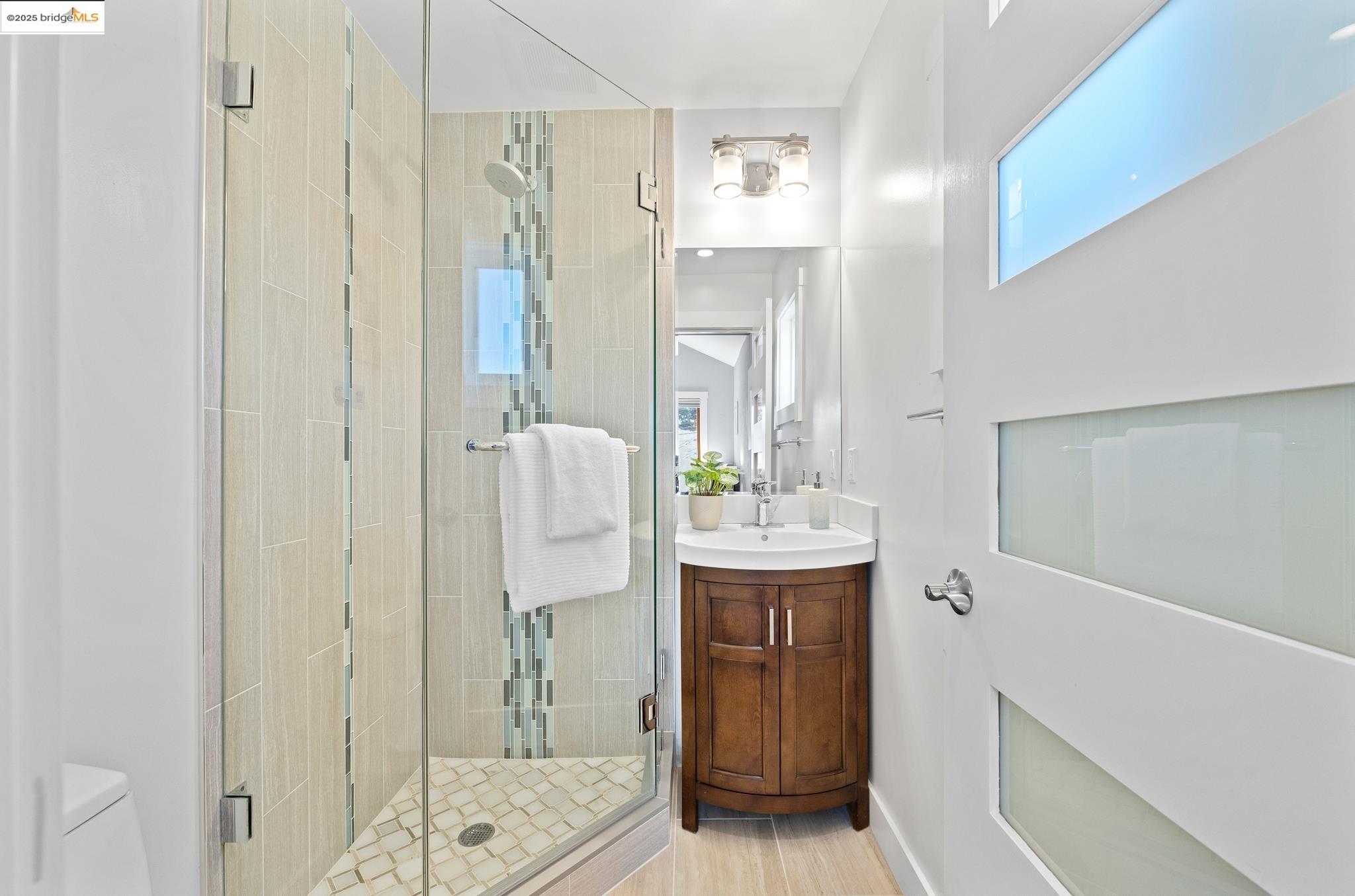 Detail Gallery Image 39 of 59 For 1026 Ventura Ave, Albany,  CA 94706 - 5 Beds | 4 Baths