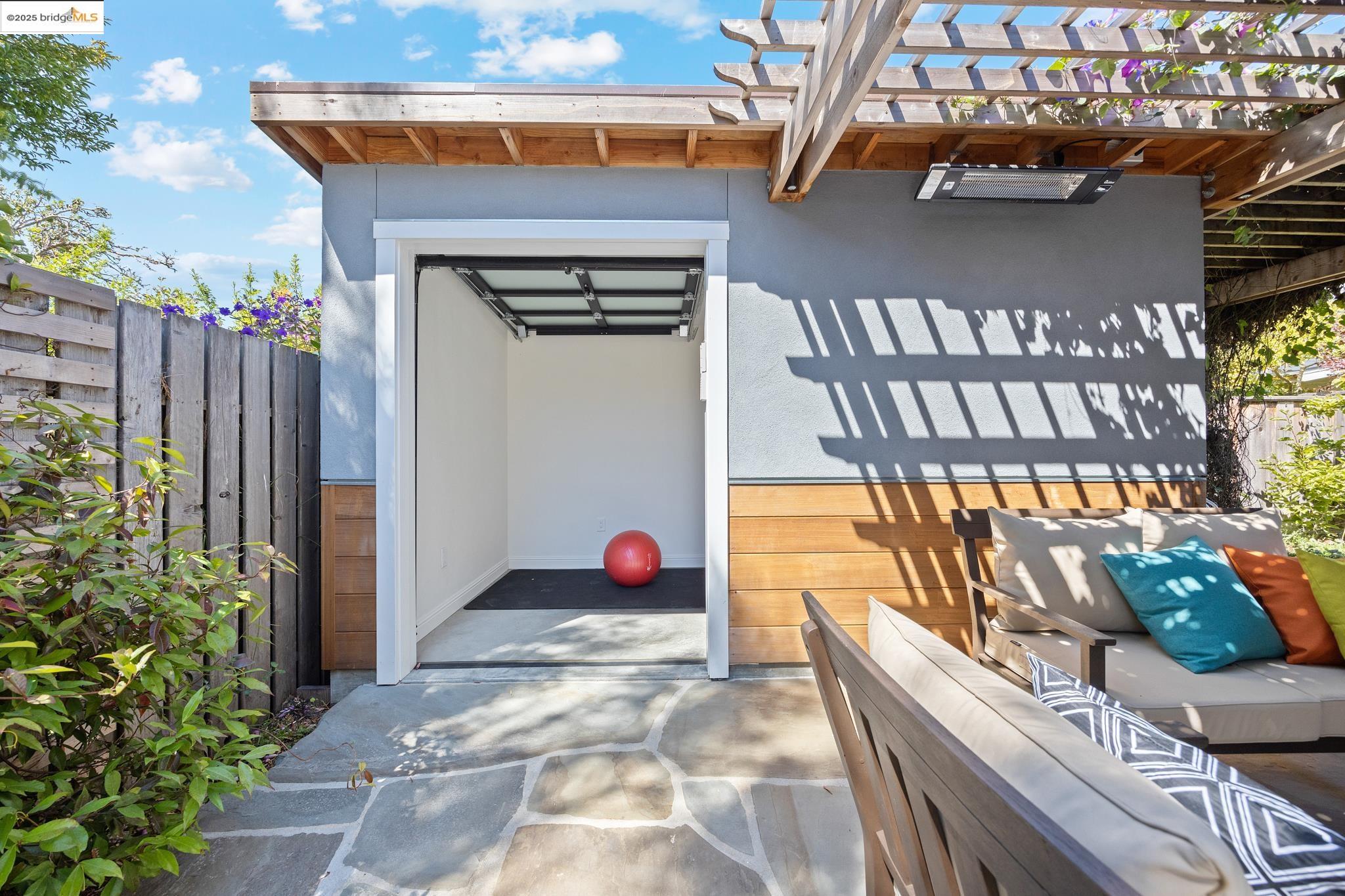Detail Gallery Image 48 of 59 For 1026 Ventura Ave, Albany,  CA 94706 - 5 Beds | 4 Baths