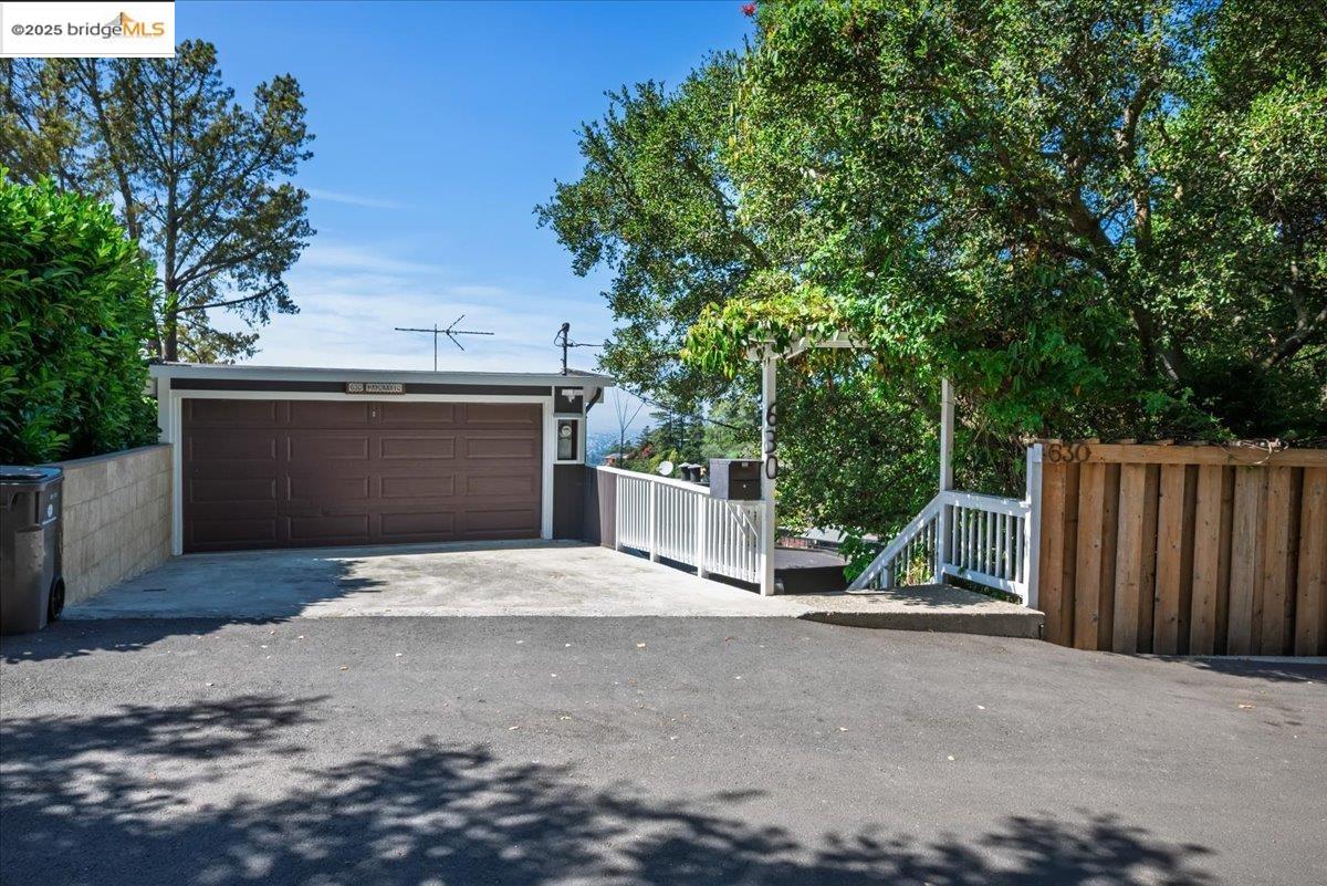Detail Gallery Image 2 of 60 For 630 Panoramic Way, Berkeley,  CA 94704 - 6 Beds | 4 Baths