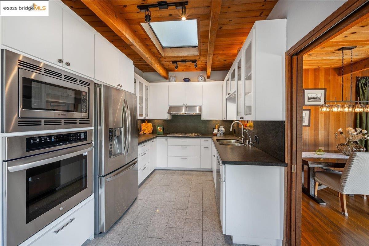 Detail Gallery Image 19 of 60 For 630 Panoramic Way, Berkeley,  CA 94704 - 6 Beds | 4 Baths