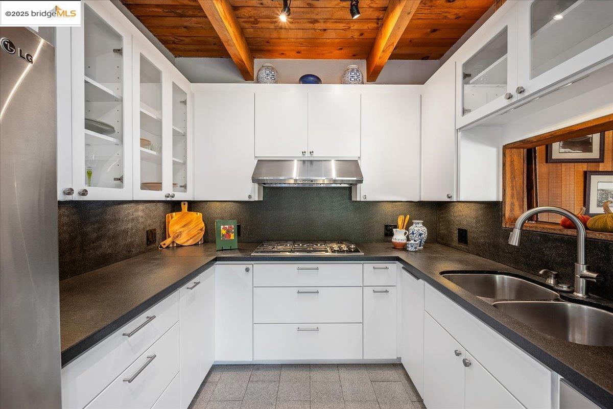 Detail Gallery Image 20 of 60 For 630 Panoramic Way, Berkeley,  CA 94704 - 6 Beds | 4 Baths