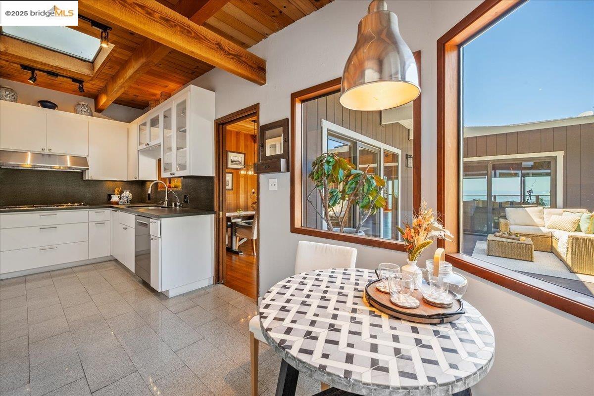 Detail Gallery Image 22 of 60 For 630 Panoramic Way, Berkeley,  CA 94704 - 6 Beds | 4 Baths