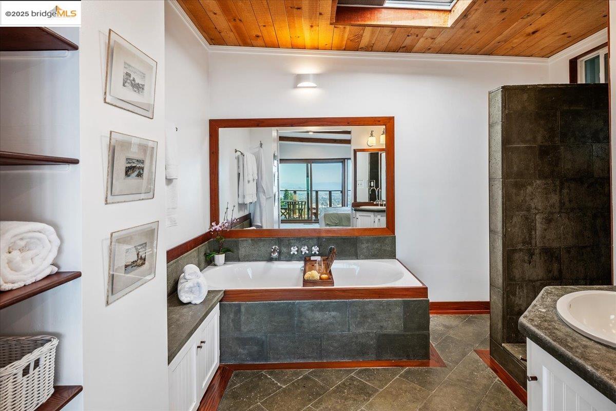Detail Gallery Image 29 of 60 For 630 Panoramic Way, Berkeley,  CA 94704 - 6 Beds | 4 Baths