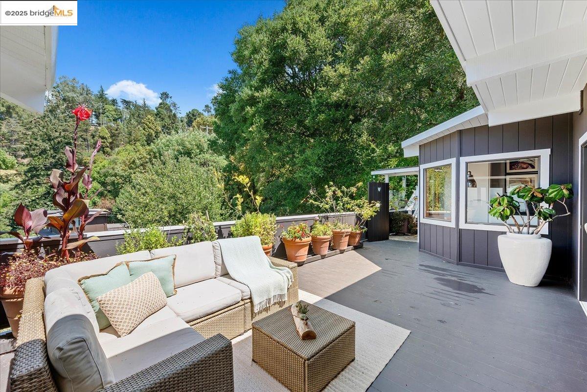 Detail Gallery Image 4 of 60 For 630 Panoramic Way, Berkeley,  CA 94704 - 6 Beds | 4 Baths