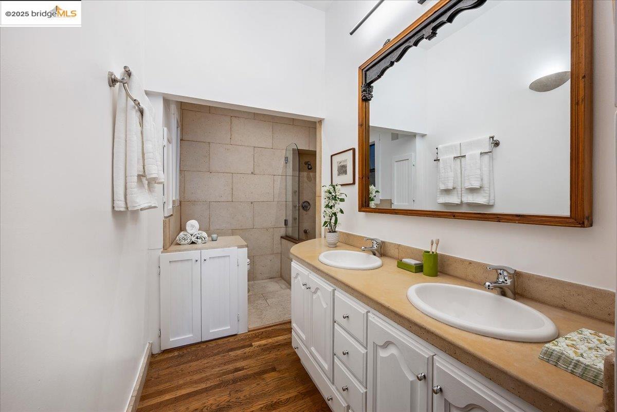 Detail Gallery Image 33 of 60 For 630 Panoramic Way, Berkeley,  CA 94704 - 6 Beds | 4 Baths