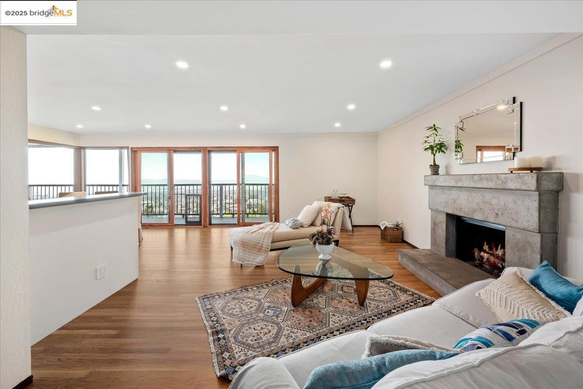Detail Gallery Image 40 of 60 For 630 Panoramic Way, Berkeley,  CA 94704 - 6 Beds | 4 Baths