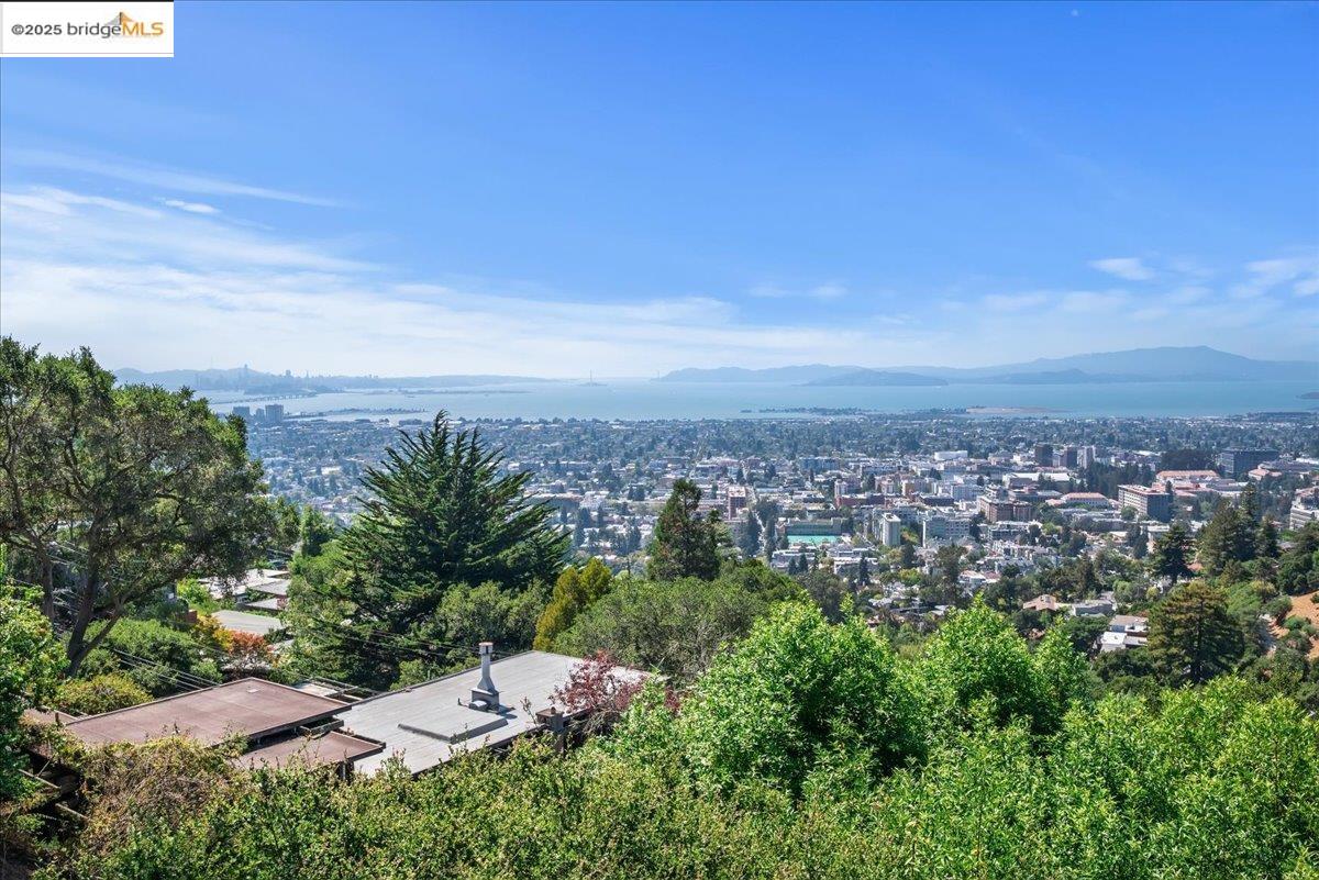 Detail Gallery Image 45 of 60 For 630 Panoramic Way, Berkeley,  CA 94704 - 6 Beds | 4 Baths