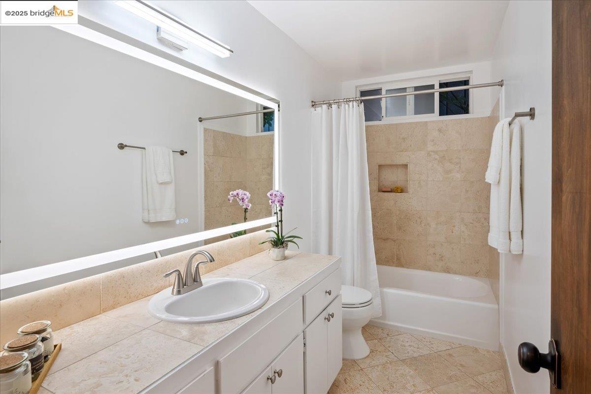 Detail Gallery Image 47 of 60 For 630 Panoramic Way, Berkeley,  CA 94704 - 6 Beds | 4 Baths