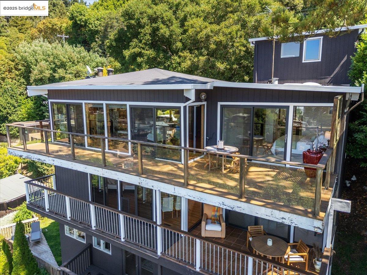 Detail Gallery Image 7 of 60 For 630 Panoramic Way, Berkeley,  CA 94704 - 6 Beds | 4 Baths
