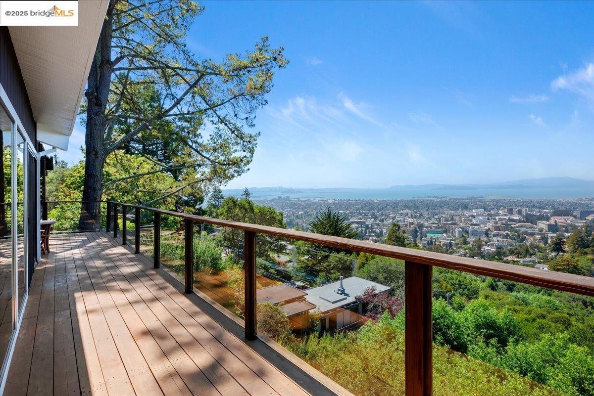 Detail Gallery Image 9 of 60 For 630 Panoramic Way, Berkeley,  CA 94704 - 6 Beds | 4 Baths