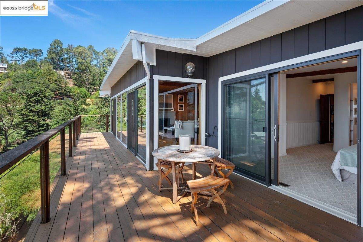 Detail Gallery Image 10 of 60 For 630 Panoramic Way, Berkeley,  CA 94704 - 6 Beds | 4 Baths