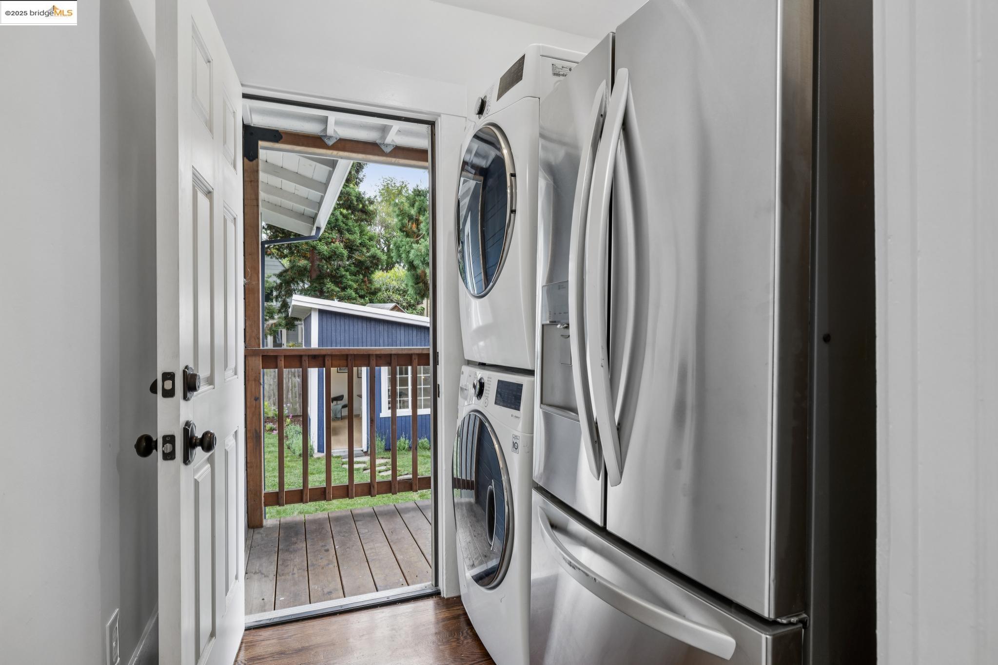 Detail Gallery Image 23 of 38 For 891 57th St, Oakland,  CA 94608 - 2 Beds | 1 Baths