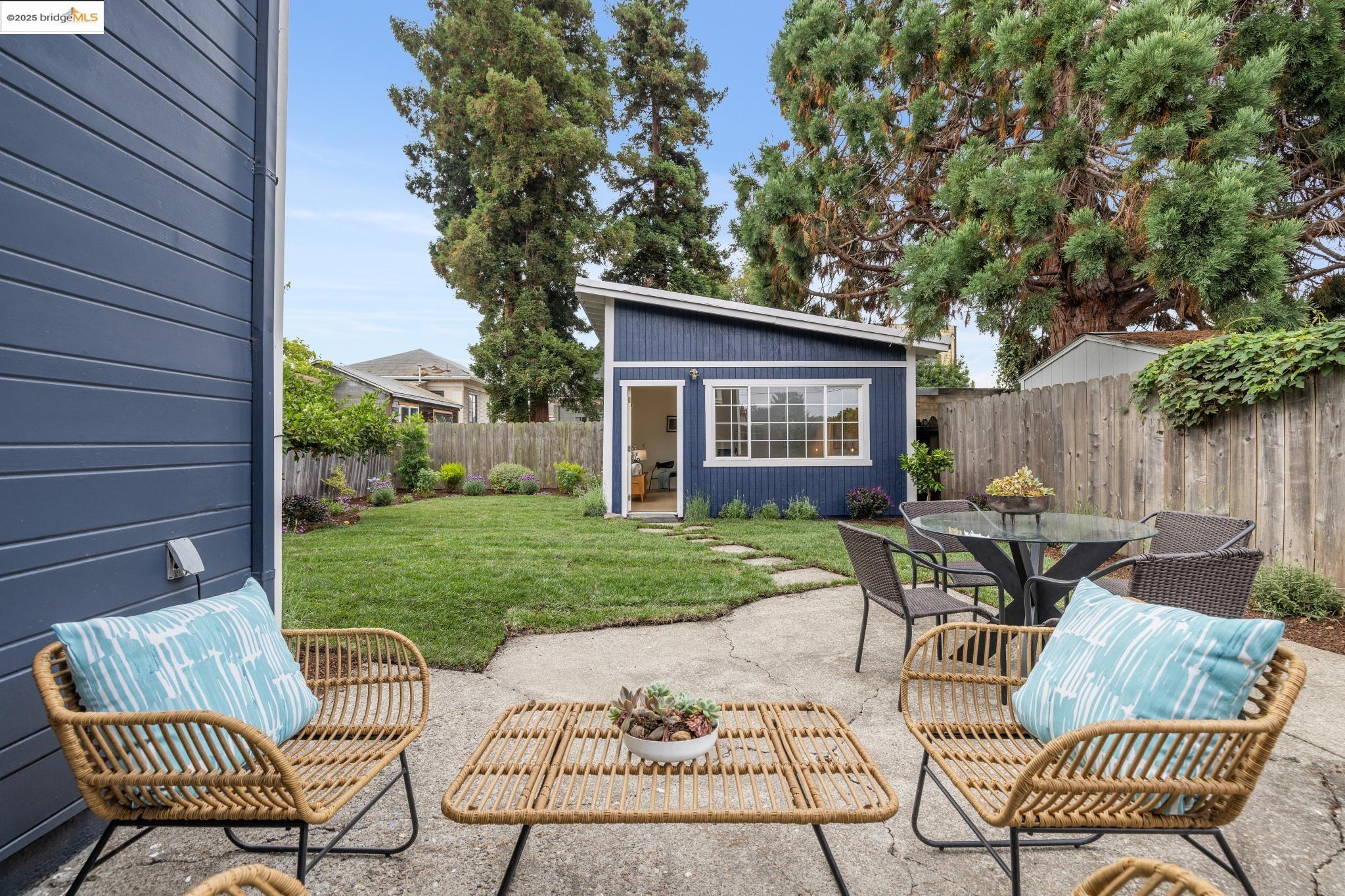 Detail Gallery Image 24 of 38 For 891 57th St, Oakland,  CA 94608 - 2 Beds | 1 Baths