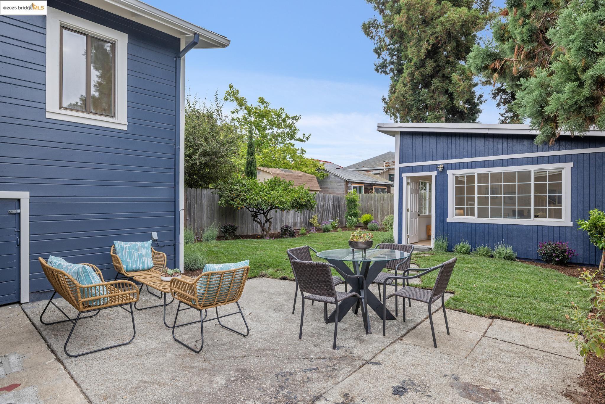 Detail Gallery Image 27 of 38 For 891 57th St, Oakland,  CA 94608 - 2 Beds | 1 Baths