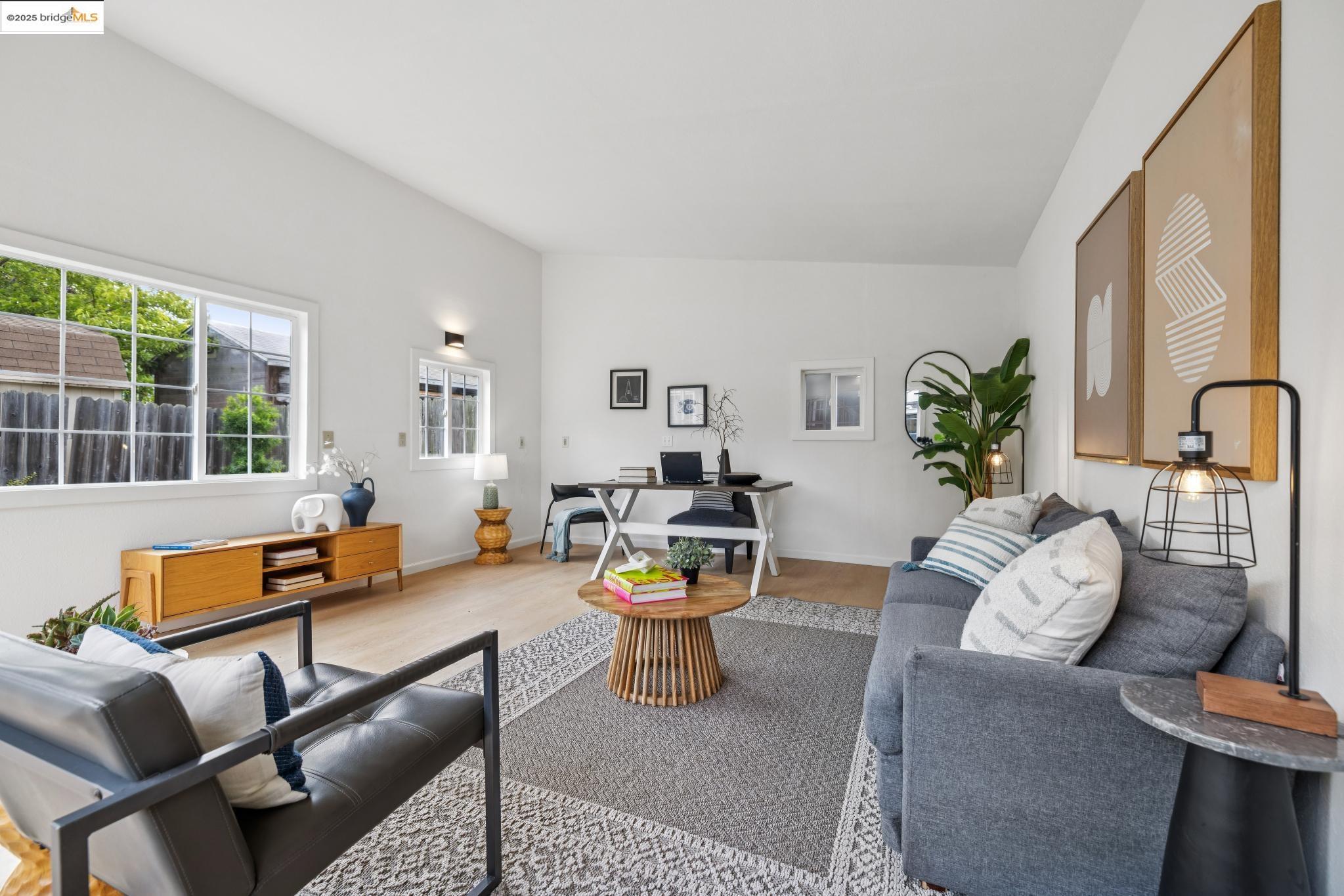 Detail Gallery Image 30 of 38 For 891 57th St, Oakland,  CA 94608 - 2 Beds | 1 Baths