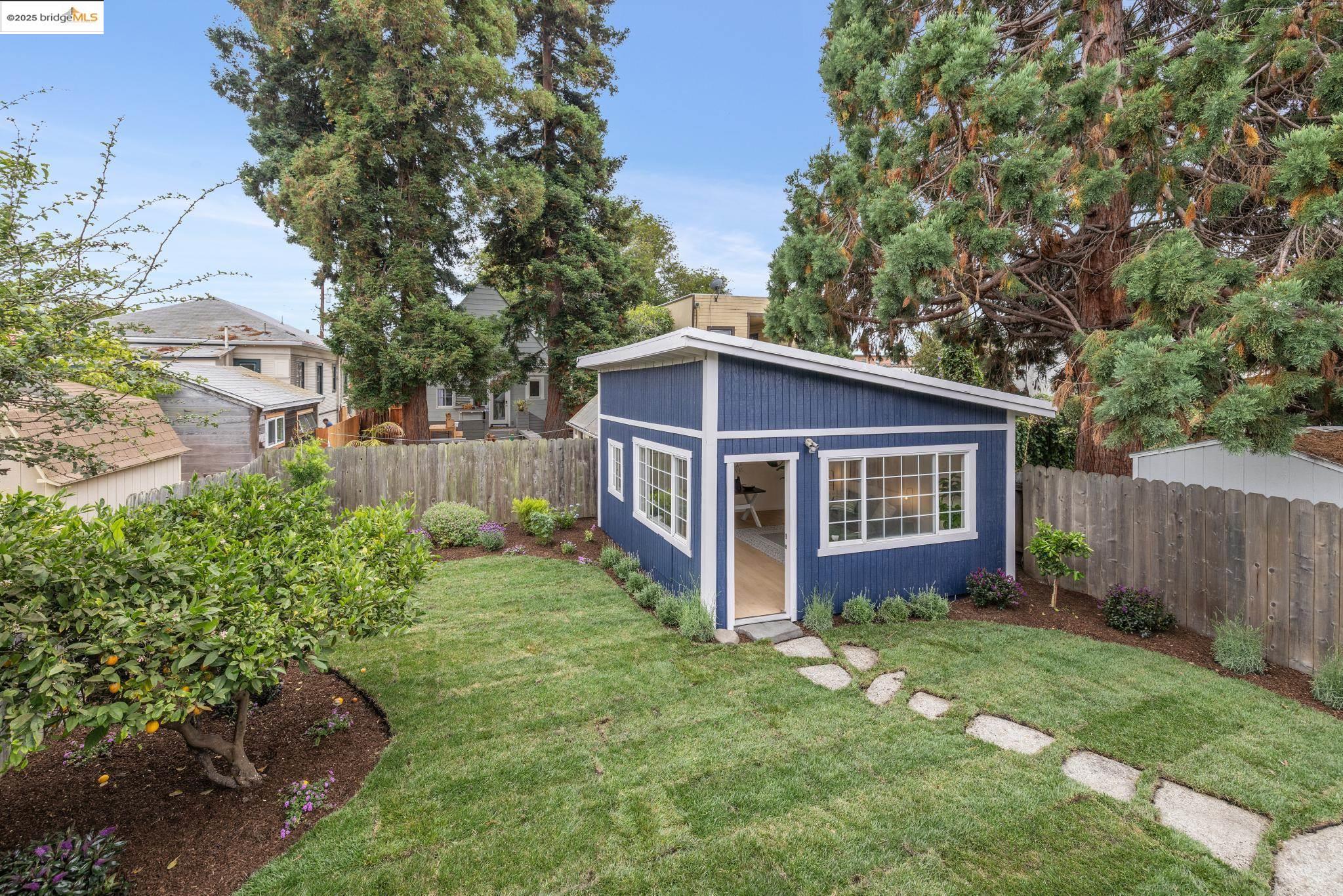 Detail Gallery Image 35 of 38 For 891 57th St, Oakland,  CA 94608 - 2 Beds | 1 Baths