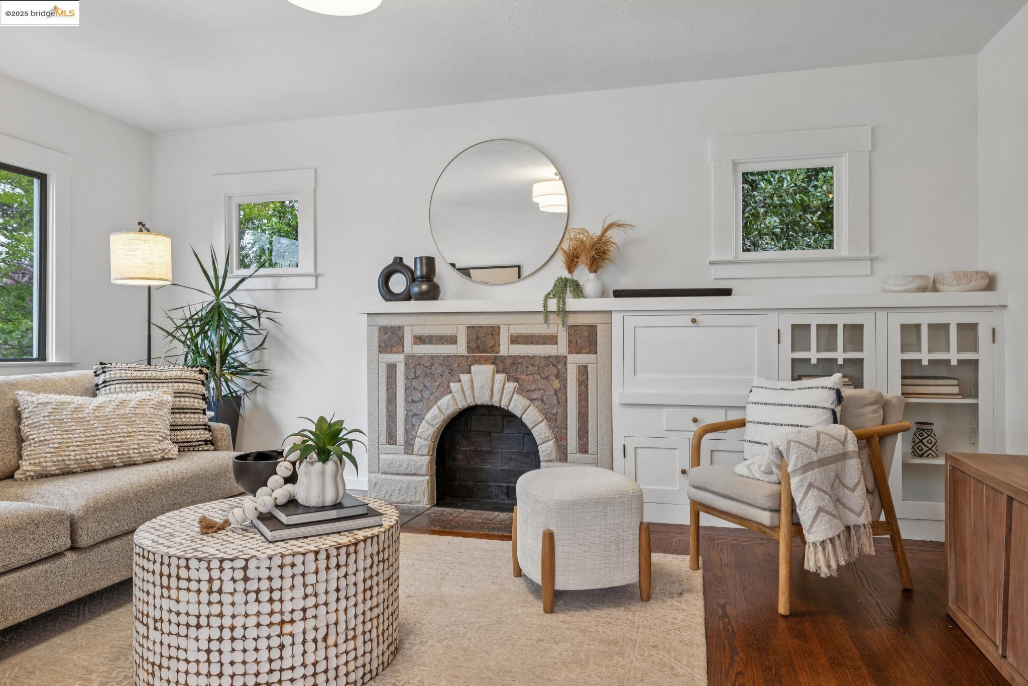 Detail Gallery Image 6 of 38 For 891 57th St, Oakland,  CA 94608 - 2 Beds | 1 Baths