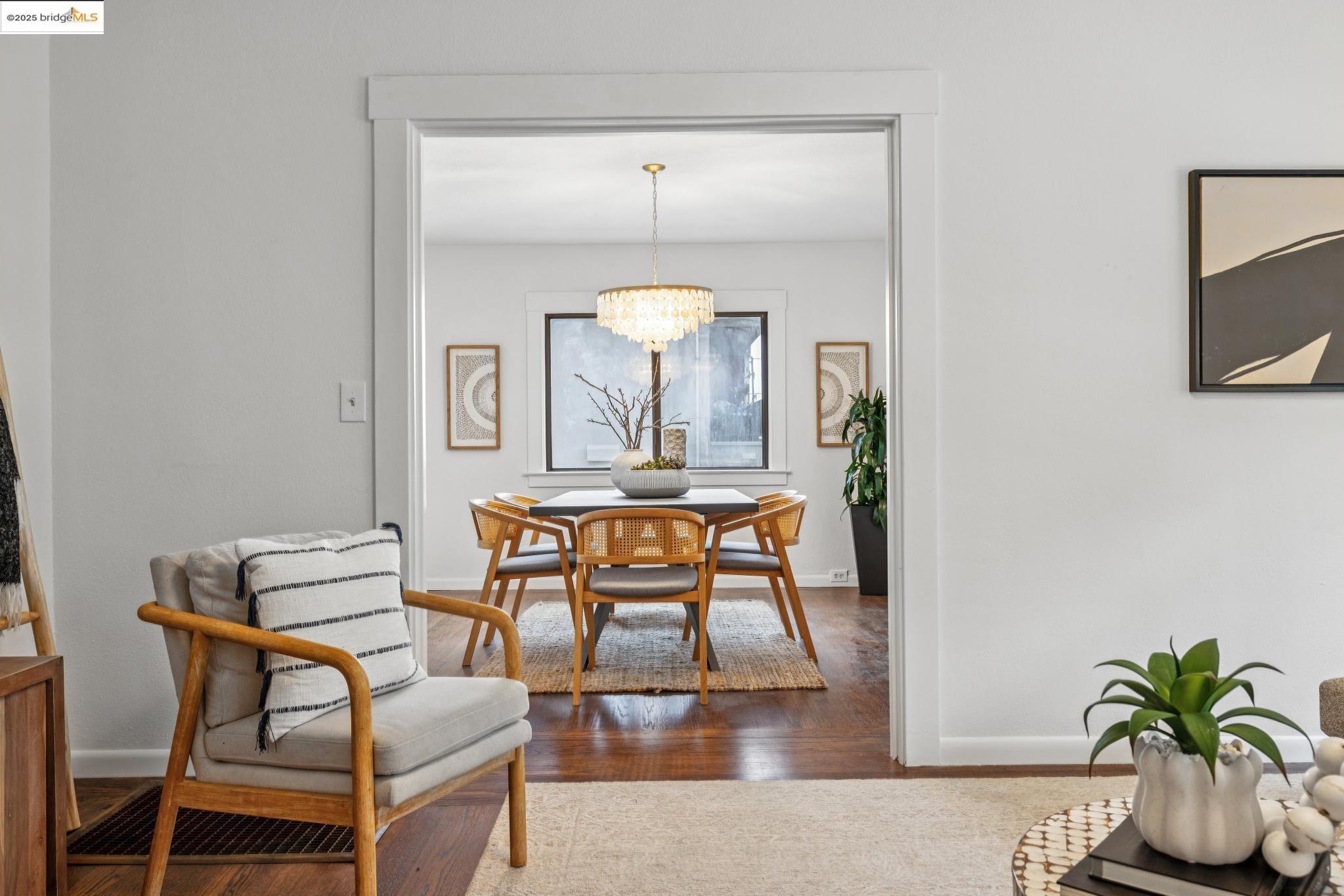 Detail Gallery Image 8 of 38 For 891 57th St, Oakland,  CA 94608 - 2 Beds | 1 Baths