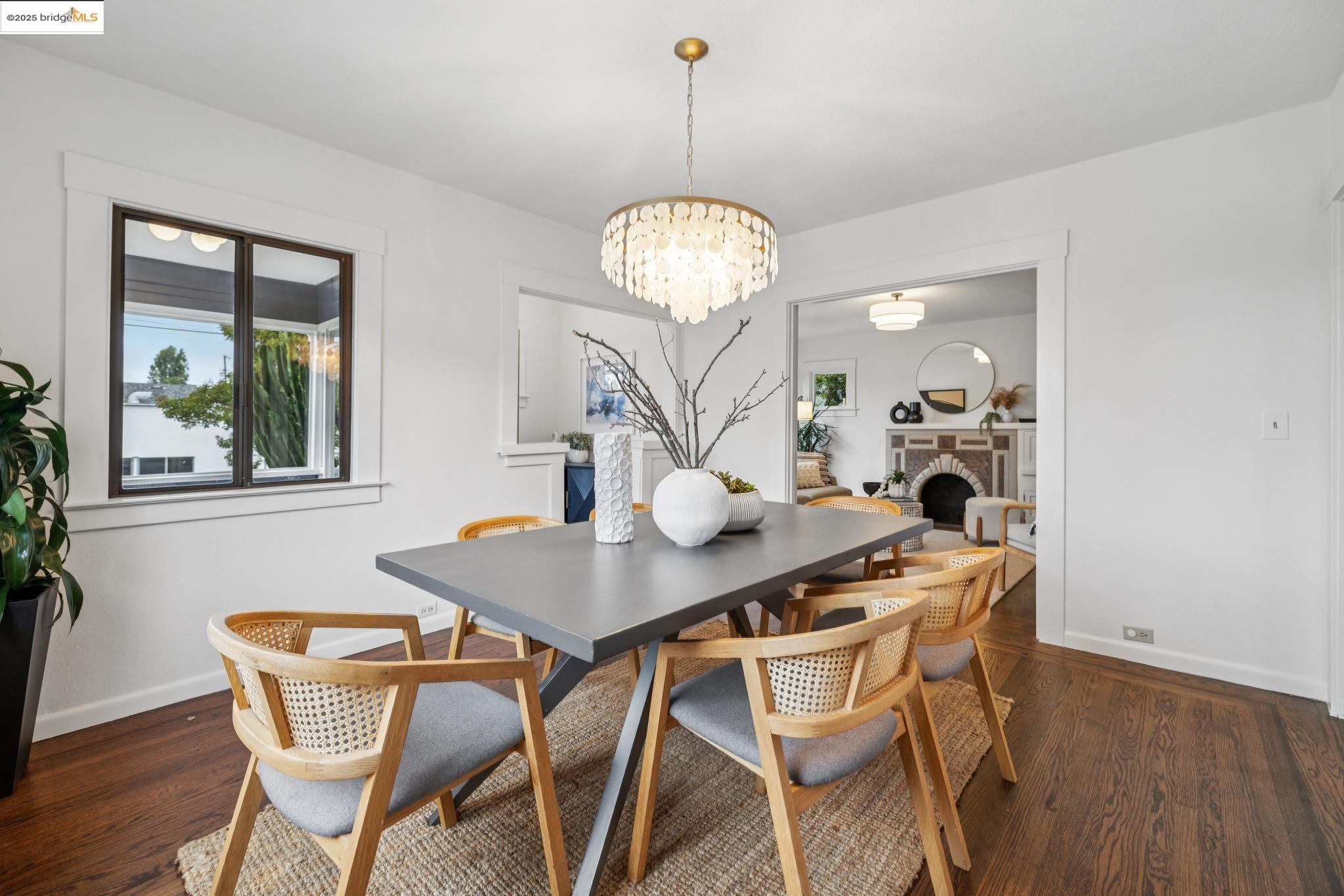 Detail Gallery Image 9 of 38 For 891 57th St, Oakland,  CA 94608 - 2 Beds | 1 Baths
