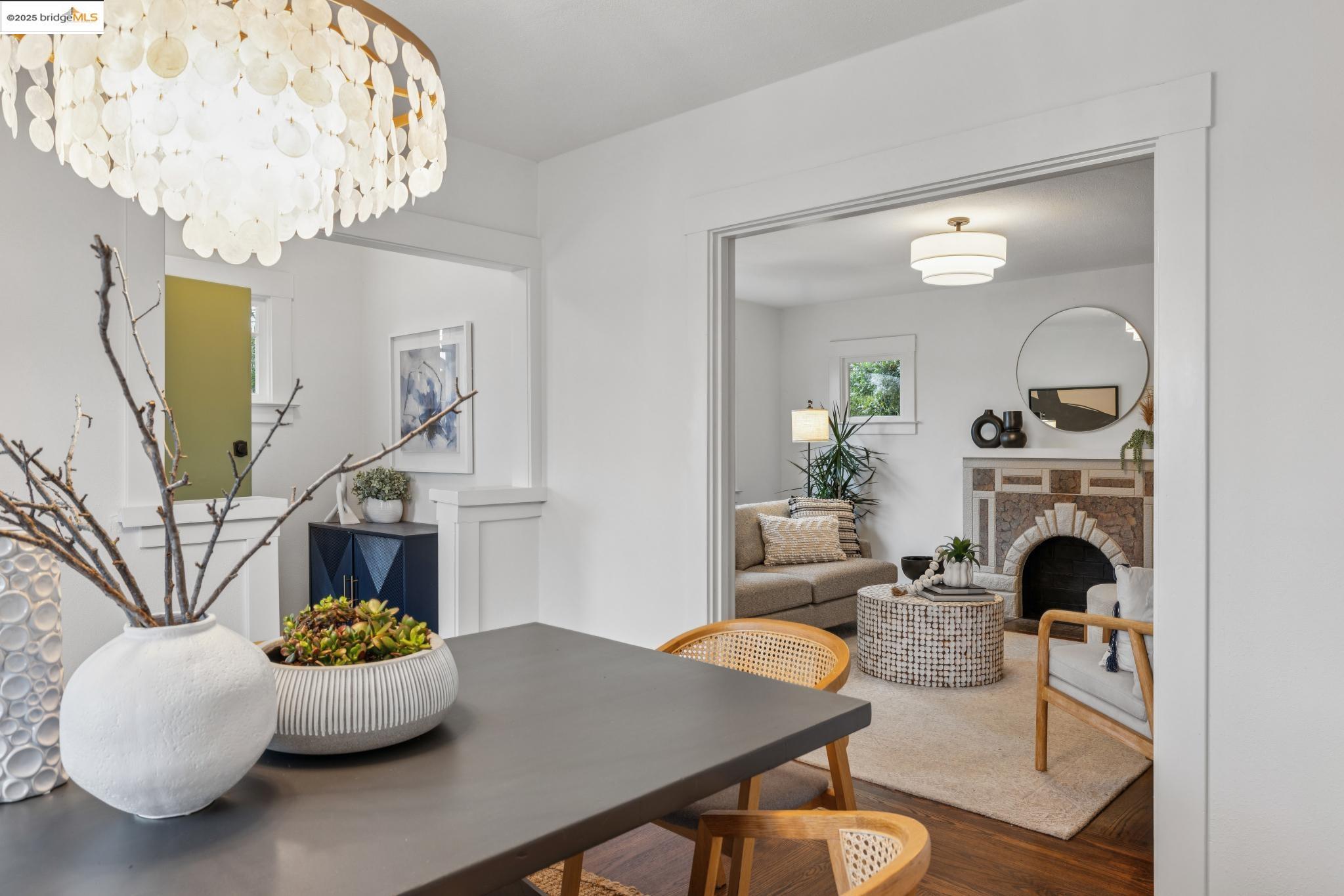 Detail Gallery Image 10 of 38 For 891 57th St, Oakland,  CA 94608 - 2 Beds | 1 Baths