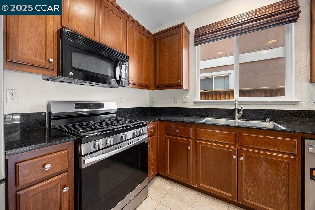 Detail Gallery Image 5 of 18 For 2448 Vallarta, Bay Point,  CA 94565 - 4 Beds | 2 Baths