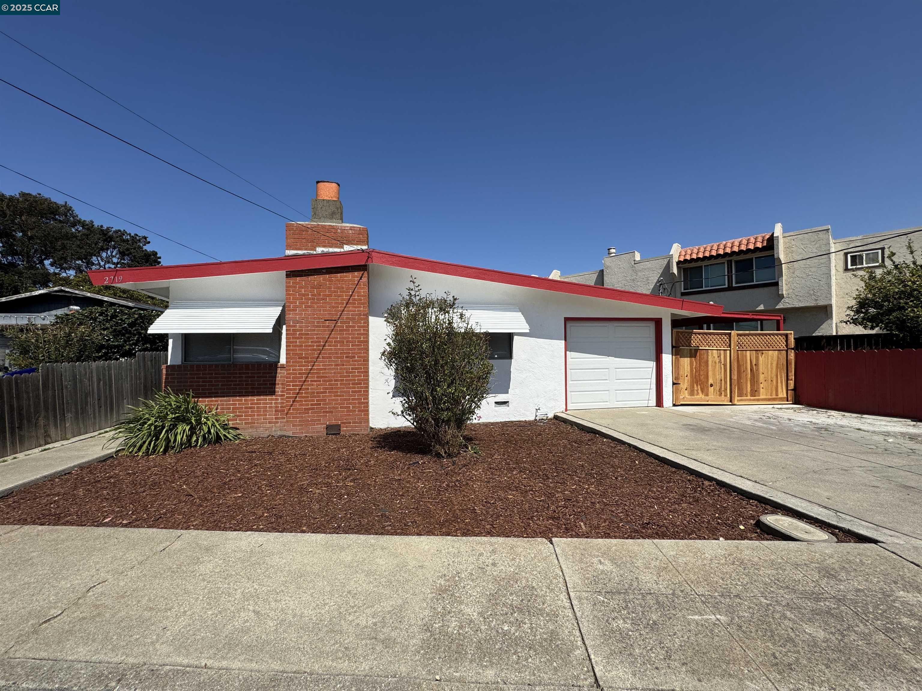 Detail Gallery Image 1 of 22 For 2719 Bush Ave, Richmond,  CA 94806 - 3 Beds | 2 Baths