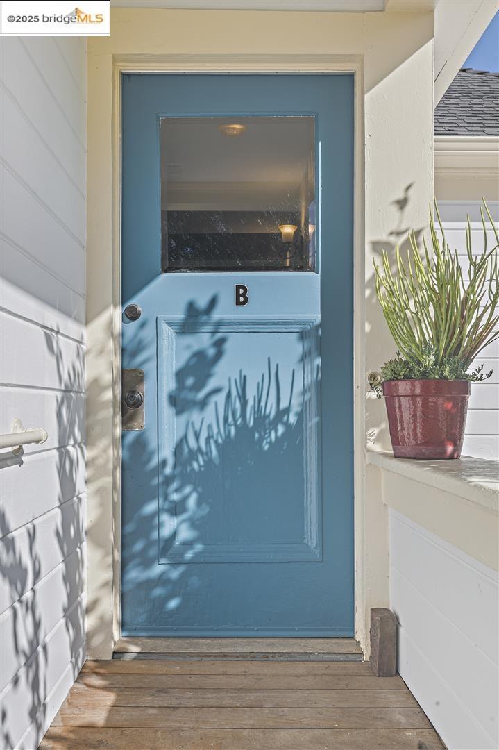 Detail Gallery Image 1 of 16 For 2439 10th Street #B,  Berkeley,  CA 94710 - 1 Beds | 1 Baths