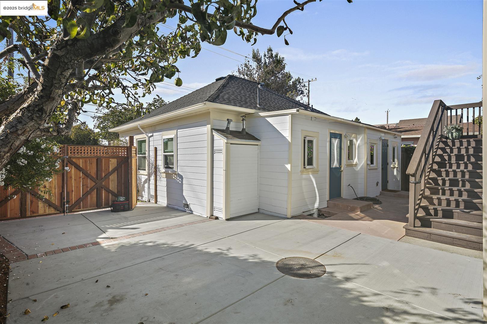 Detail Gallery Image 16 of 16 For 2439 10th Street #B,  Berkeley,  CA 94710 - 1 Beds | 1 Baths