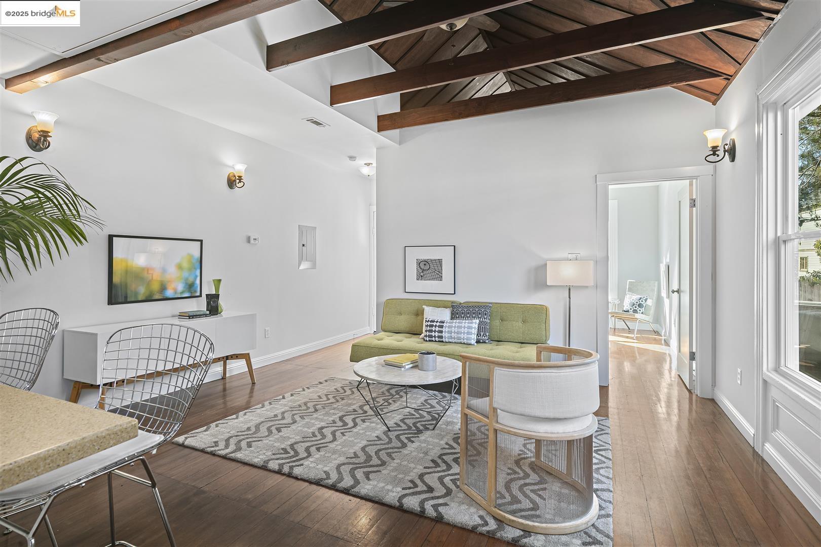 Detail Gallery Image 4 of 16 For 2439 10th Street #B,  Berkeley,  CA 94710 - 1 Beds | 1 Baths