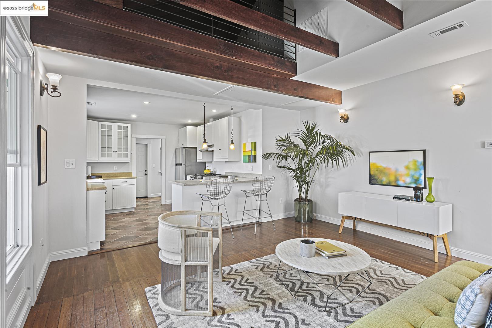 Detail Gallery Image 5 of 16 For 2439 10th Street #B,  Berkeley,  CA 94710 - 1 Beds | 1 Baths