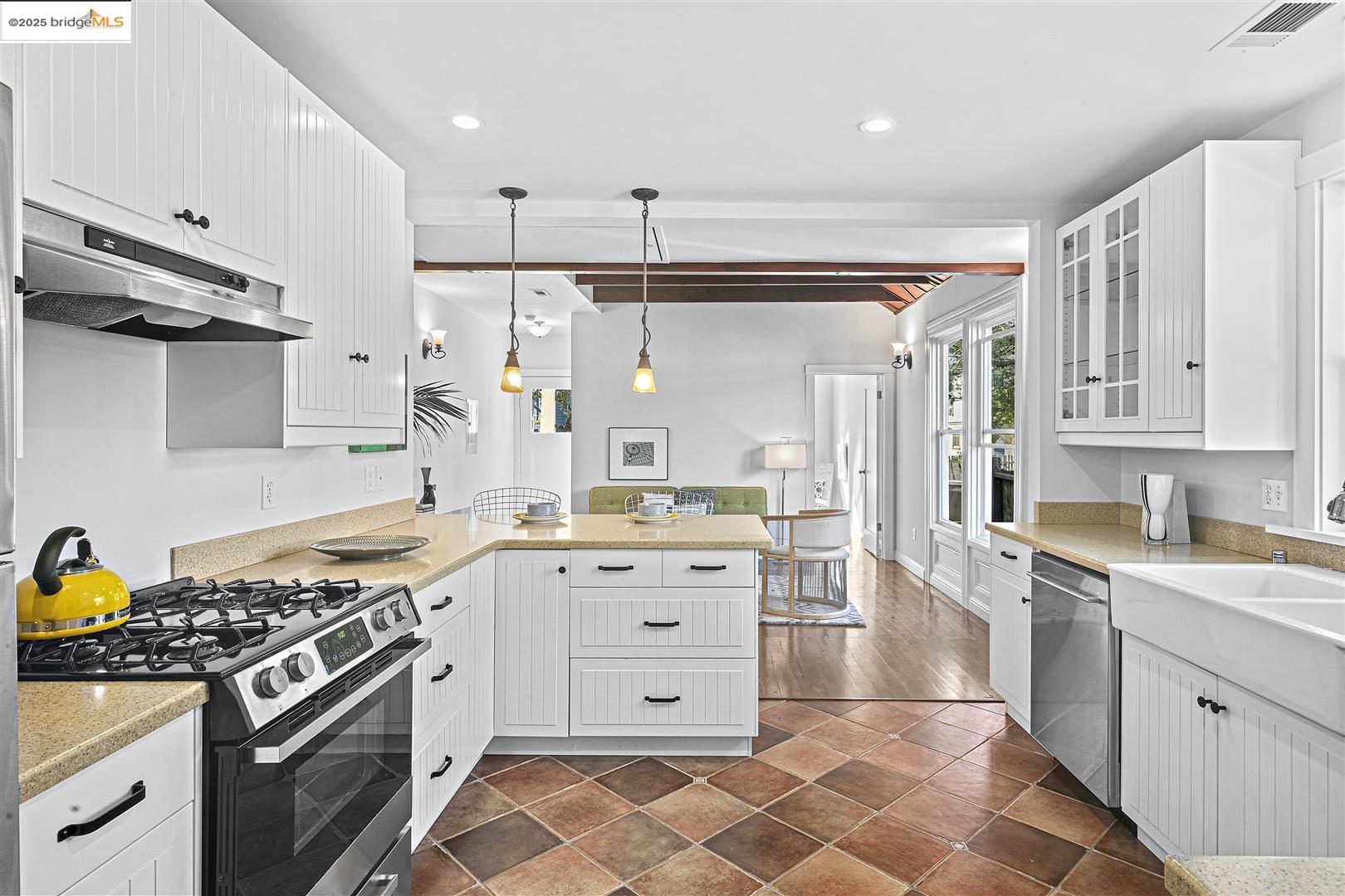 Detail Gallery Image 8 of 16 For 2439 10th Street #B,  Berkeley,  CA 94710 - 1 Beds | 1 Baths