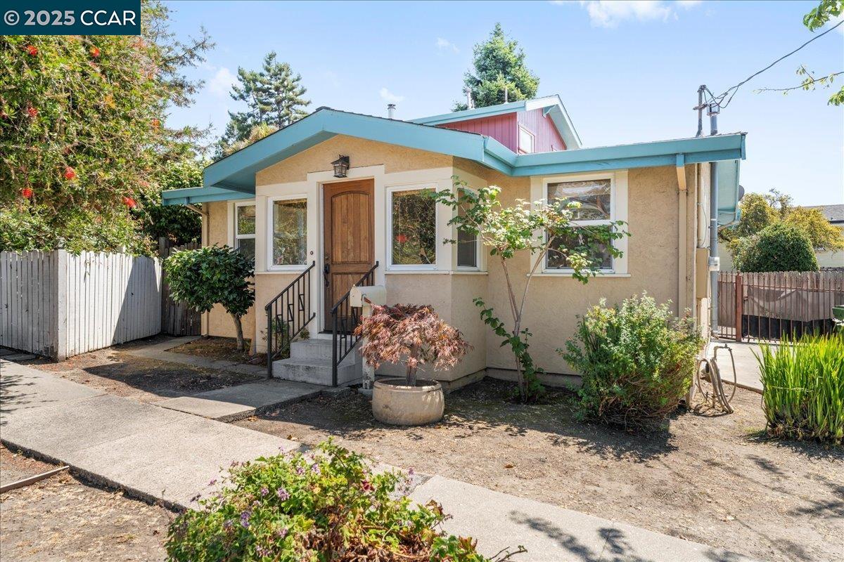 Detail Gallery Image 1 of 1 For 6922 Blake St, El Cerrito,  CA 94530 - 3 Beds | 2 Baths