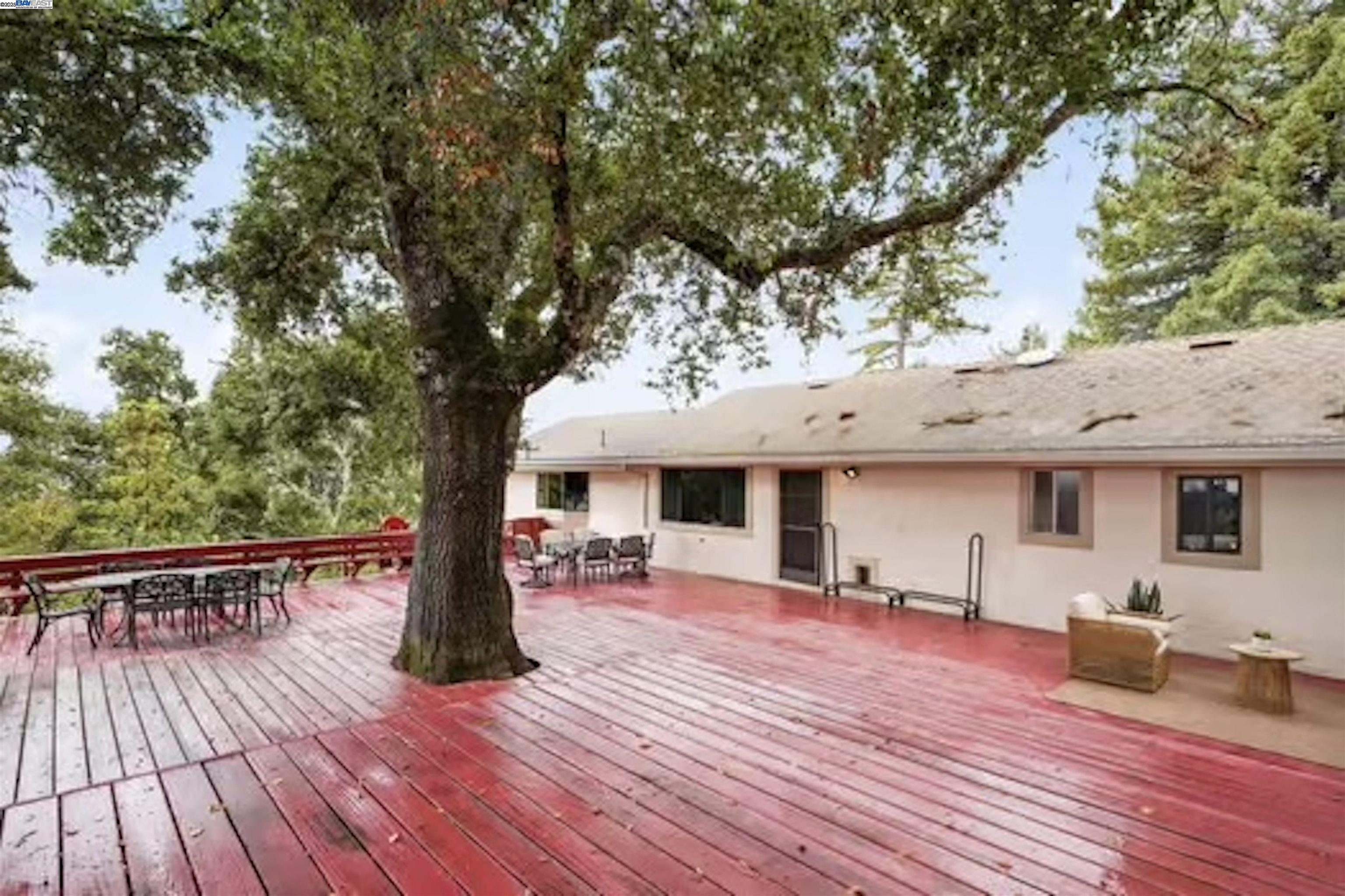 Detail Gallery Image 23 of 28 For 23762 Hutchinson Rd, Los Gatos,  CA 95033 - 3 Beds | 3 Baths