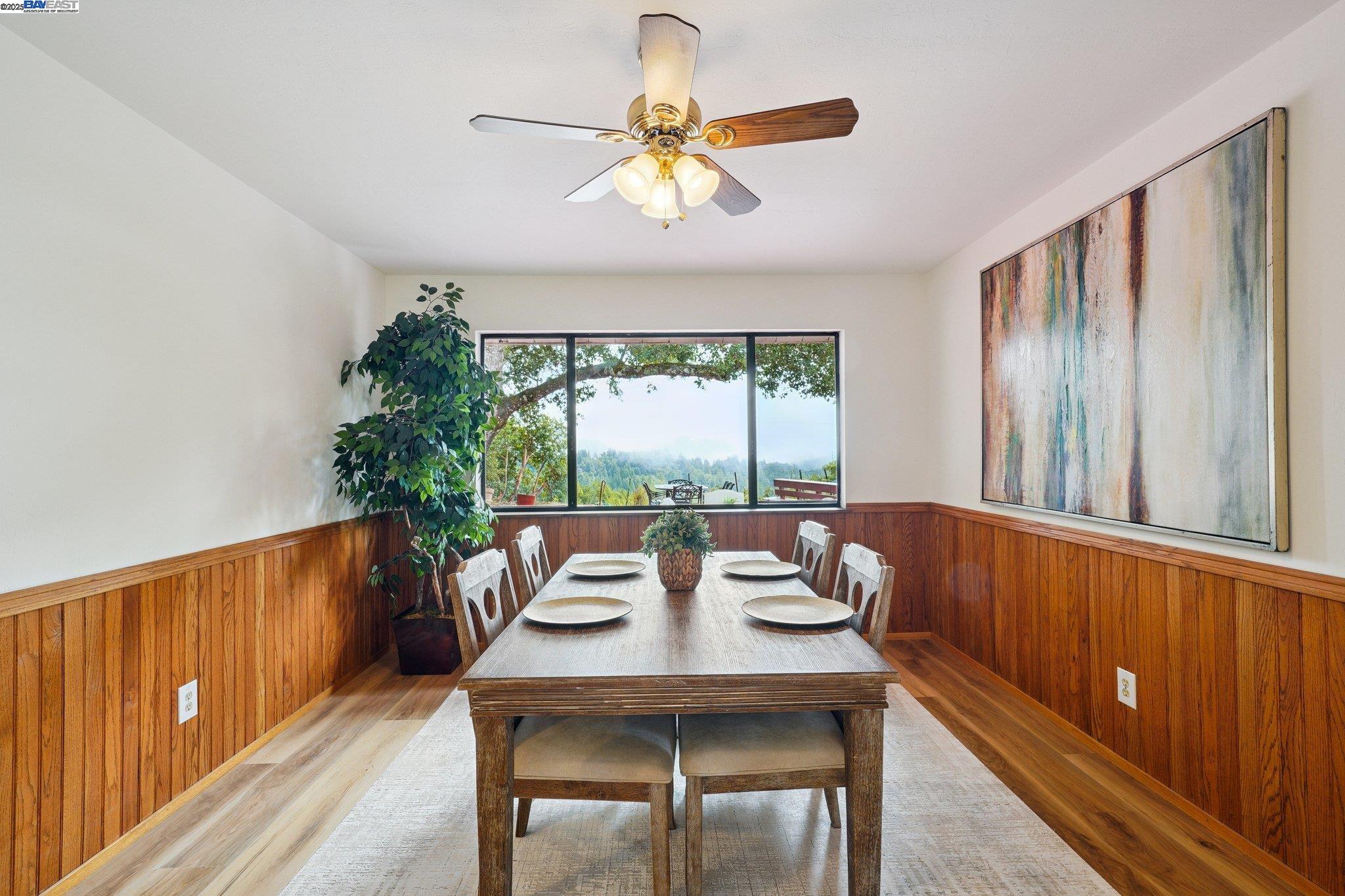 Detail Gallery Image 7 of 28 For 23762 Hutchinson Rd, Los Gatos,  CA 95033 - 3 Beds | 3 Baths