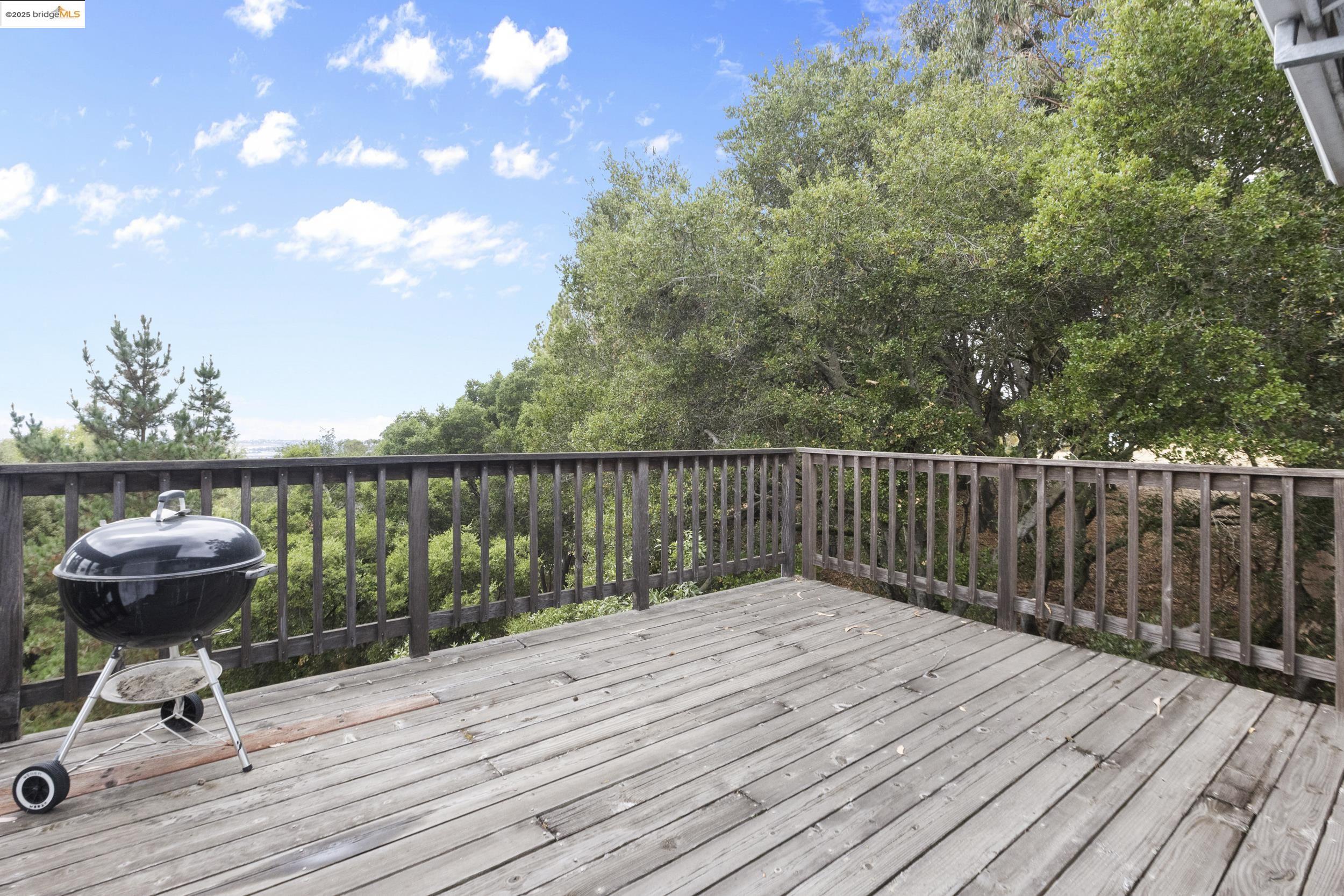 Detail Gallery Image 10 of 26 For 2745 Butters Drive, Oakland,  CA 94602 - 5 Beds | 3/1 Baths