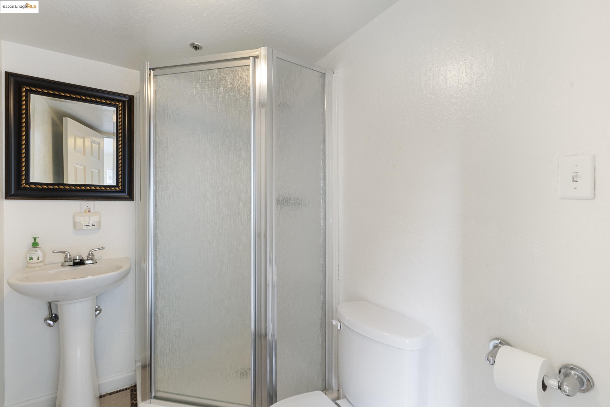 Detail Gallery Image 15 of 26 For 2745 Butters Drive, Oakland,  CA 94602 - 5 Beds | 3/1 Baths