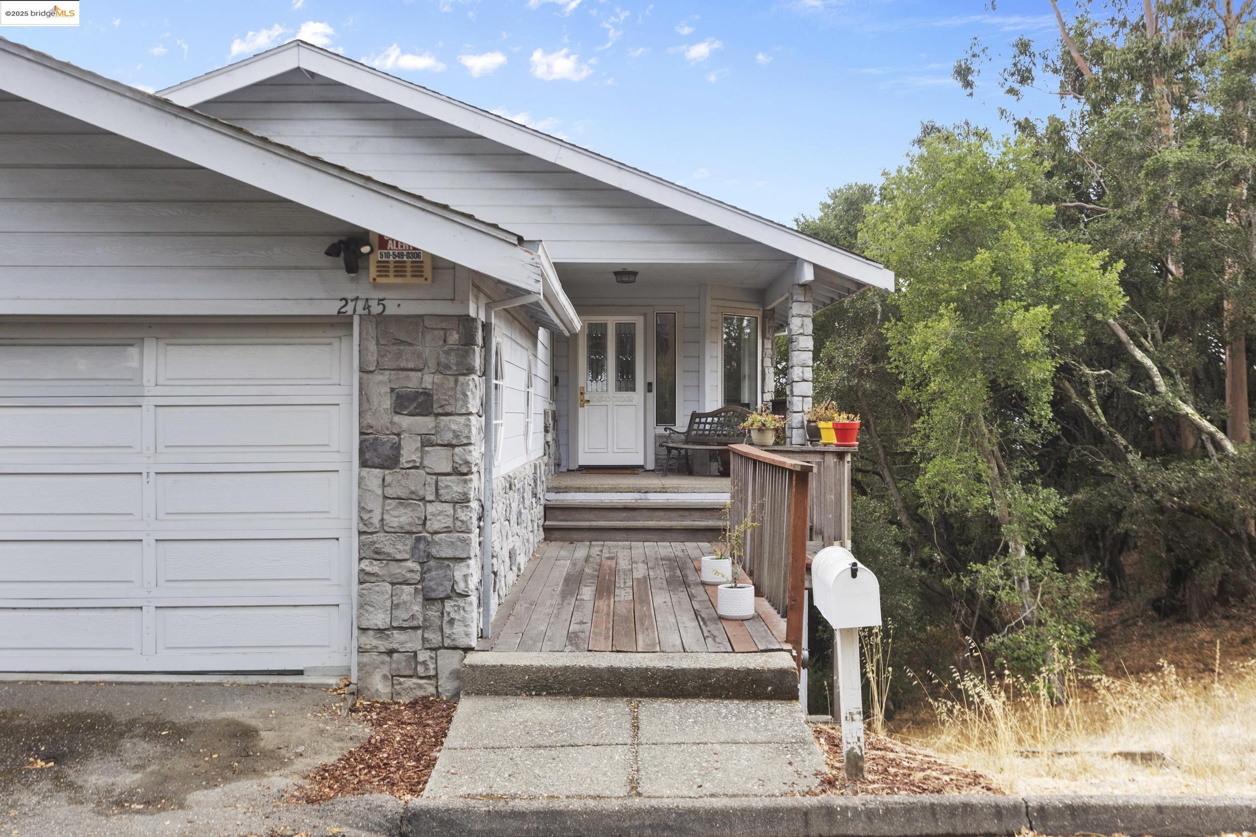 Detail Gallery Image 2 of 26 For 2745 Butters Drive, Oakland,  CA 94602 - 5 Beds | 3/1 Baths