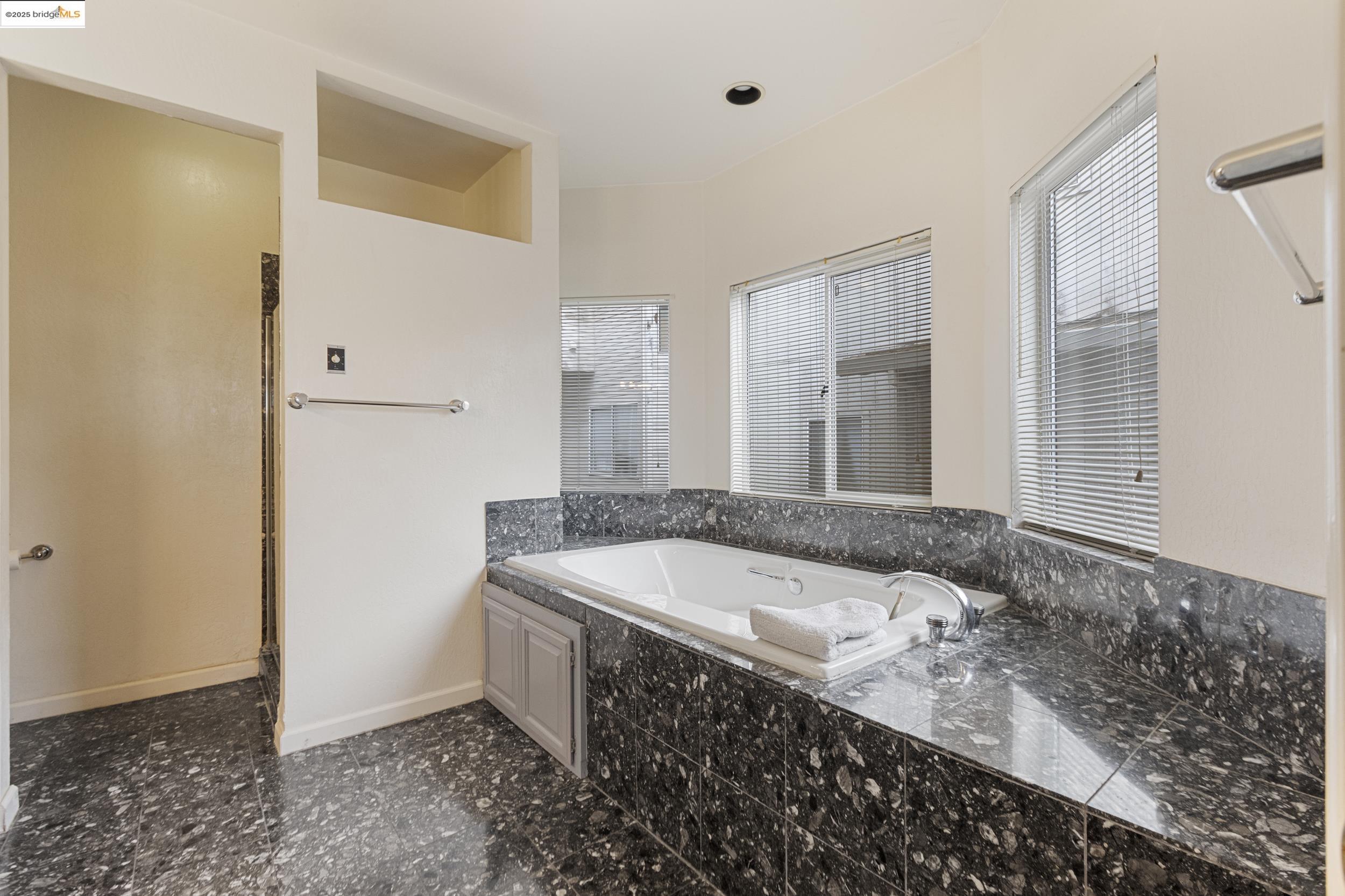 Detail Gallery Image 22 of 26 For 2745 Butters Drive, Oakland,  CA 94602 - 5 Beds | 3/1 Baths