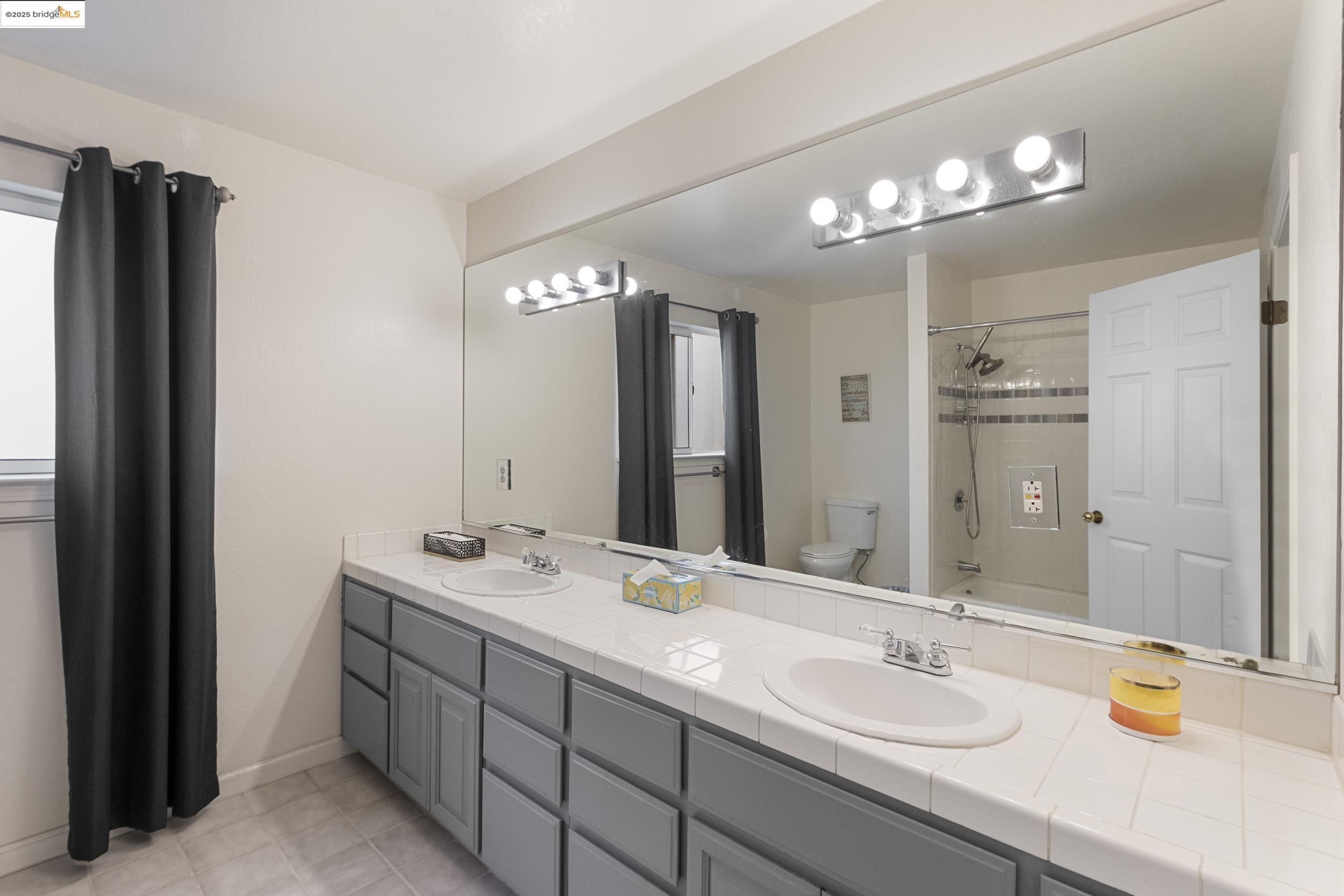 Detail Gallery Image 25 of 26 For 2745 Butters Drive, Oakland,  CA 94602 - 5 Beds | 3/1 Baths