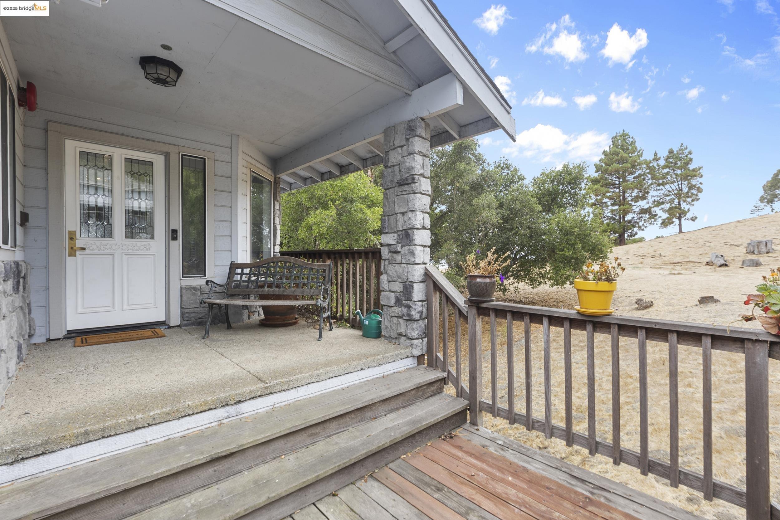 Detail Gallery Image 3 of 26 For 2745 Butters Drive, Oakland,  CA 94602 - 5 Beds | 3/1 Baths