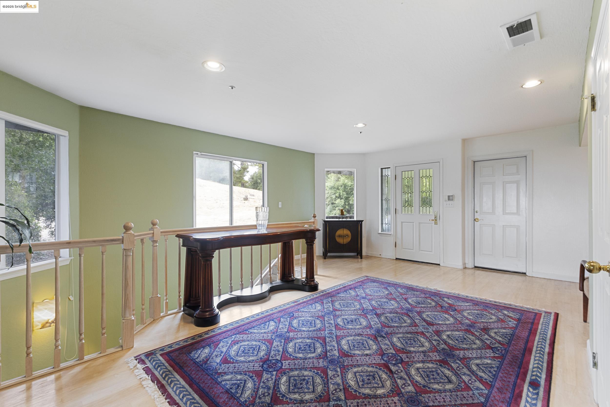 Detail Gallery Image 4 of 26 For 2745 Butters Drive, Oakland,  CA 94602 - 5 Beds | 3/1 Baths