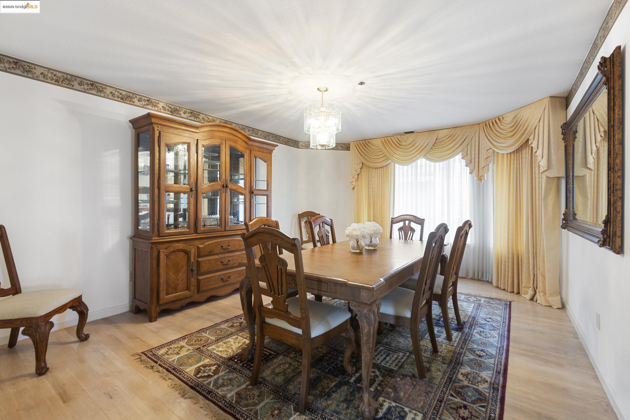 Detail Gallery Image 6 of 26 For 2745 Butters Drive, Oakland,  CA 94602 - 5 Beds | 3/1 Baths