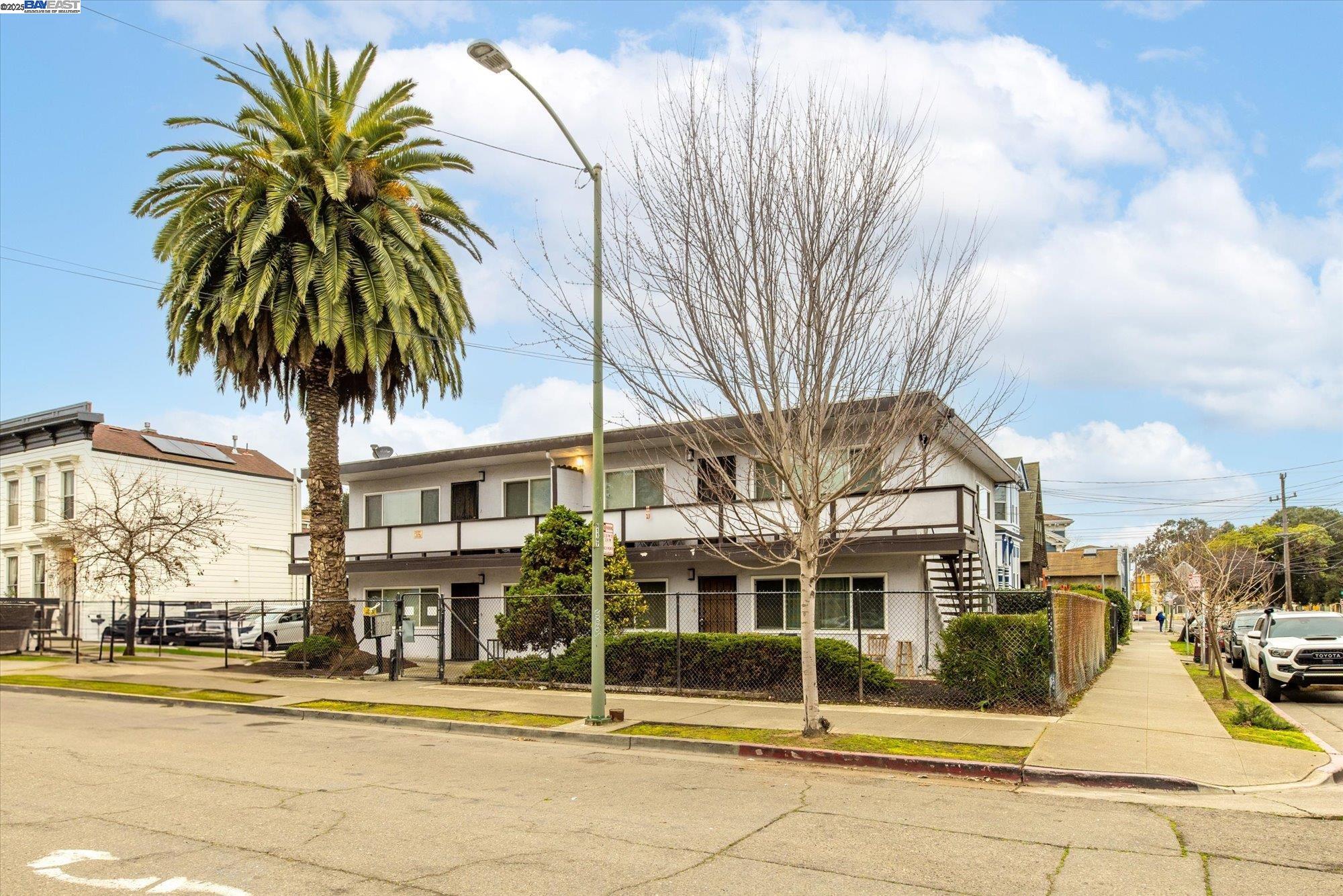Detail Gallery Image 3 of 23 For 1745 Chase St, Oakland,  CA 94607 - – Beds | – Baths