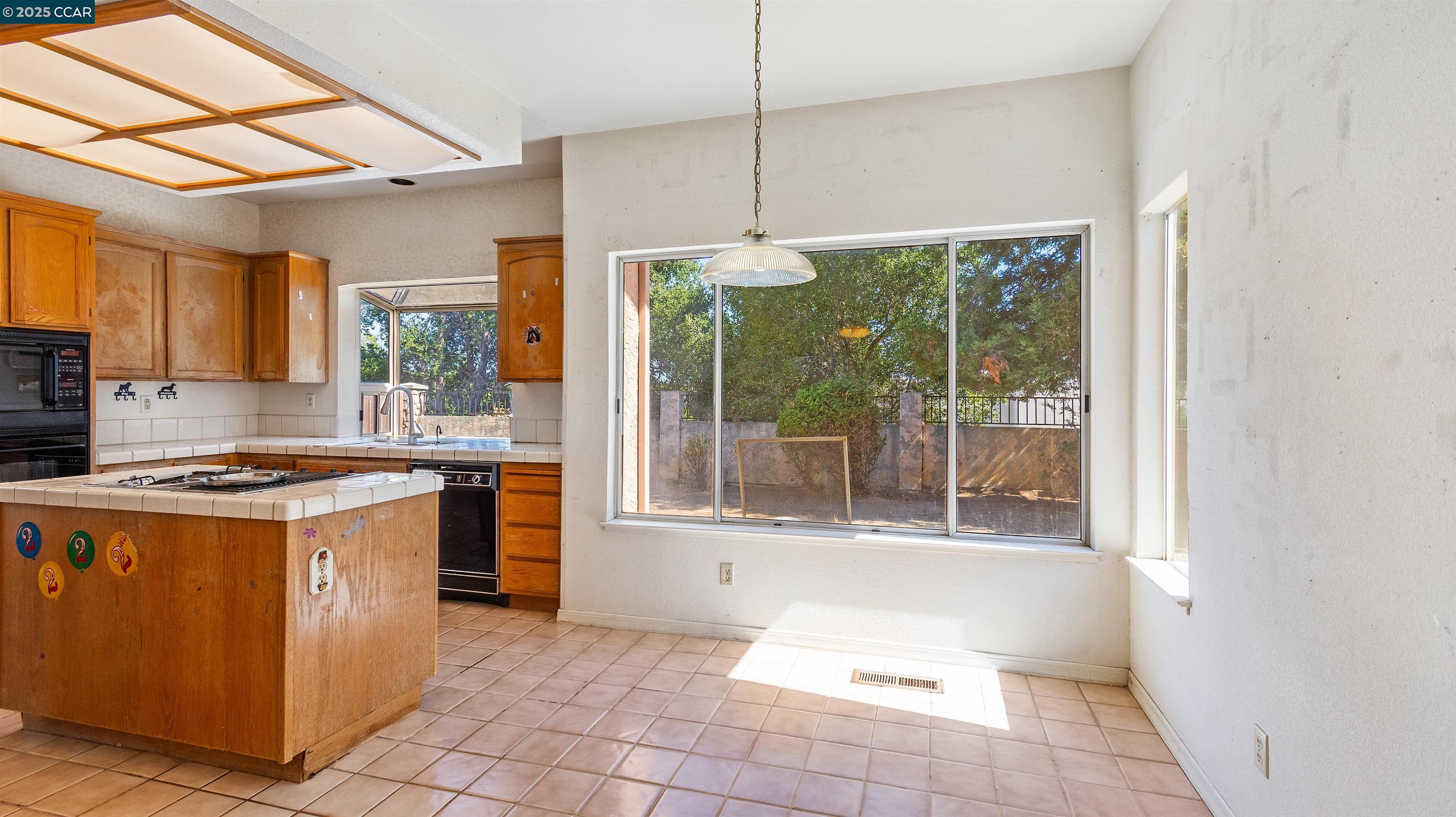 Detail Gallery Image 14 of 32 For 2117 Mark Twain Dr, Antioch,  CA 94531 - 3 Beds | 2/1 Baths