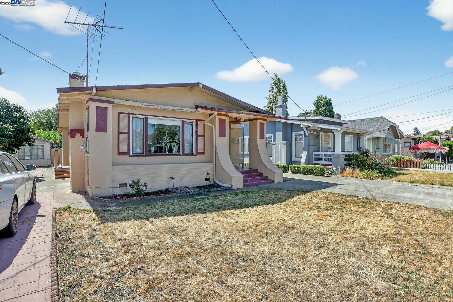 Detail Gallery Image 2 of 37 For 165 Sunnyside Dr, San Leandro,  CA 94577 - 3 Beds | 1 Baths
