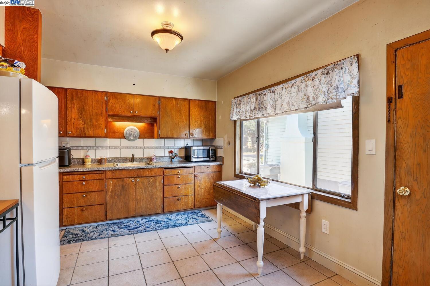 Detail Gallery Image 12 of 37 For 165 Sunnyside Dr, San Leandro,  CA 94577 - 3 Beds | 1 Baths