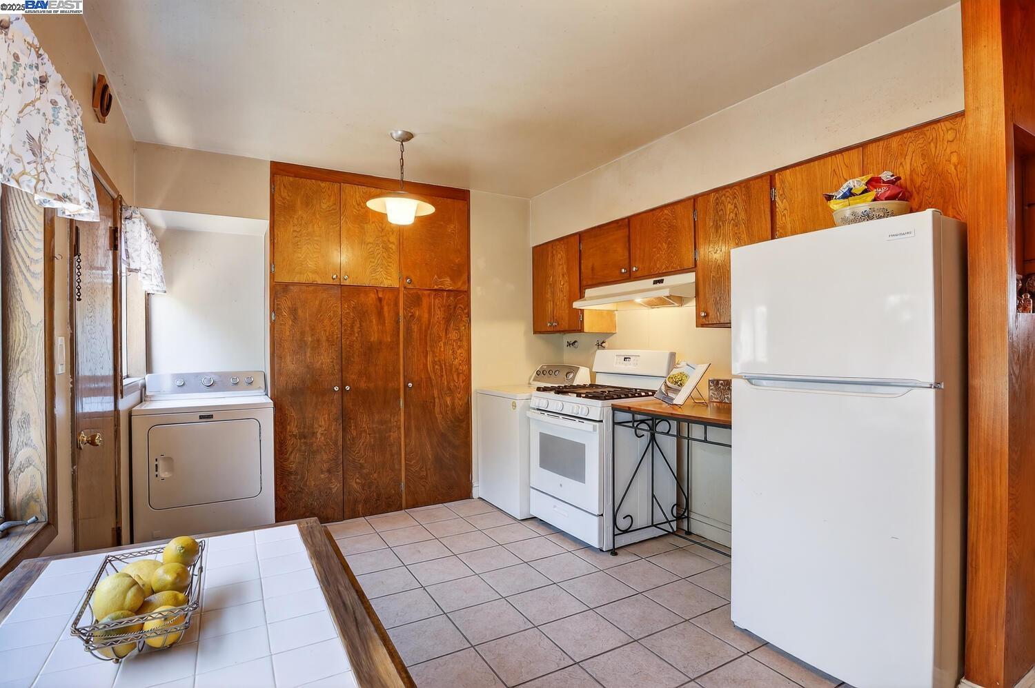 Detail Gallery Image 13 of 37 For 165 Sunnyside Dr, San Leandro,  CA 94577 - 3 Beds | 1 Baths