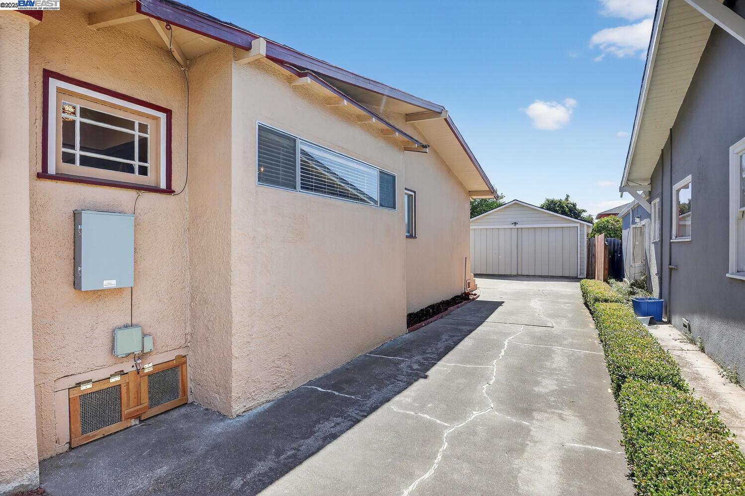 Detail Gallery Image 23 of 37 For 165 Sunnyside Dr, San Leandro,  CA 94577 - 3 Beds | 1 Baths